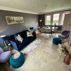 Cosy Hideaway In Leafy Lytham Lytham St Annes